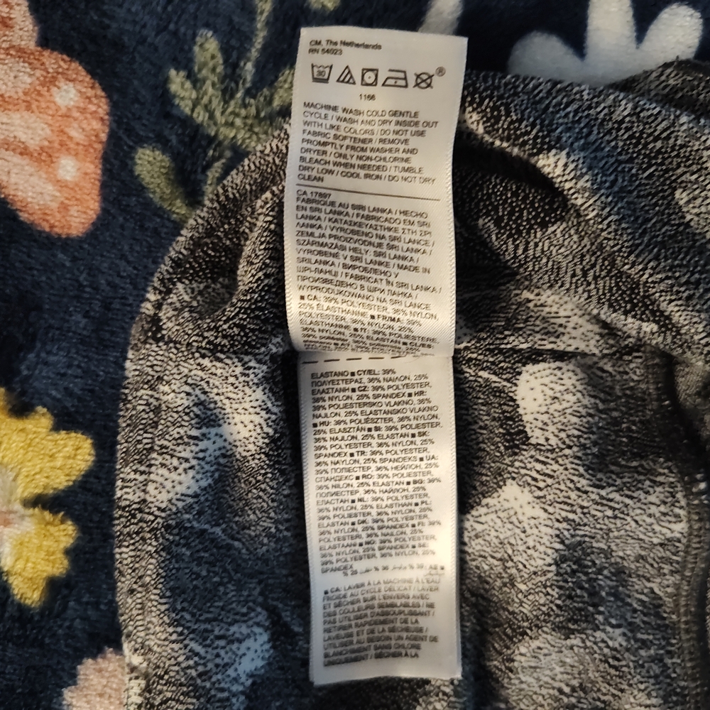 Athleta Black and White Textured Leggings-Gently Used, Super Soft - Picture 5 of 9